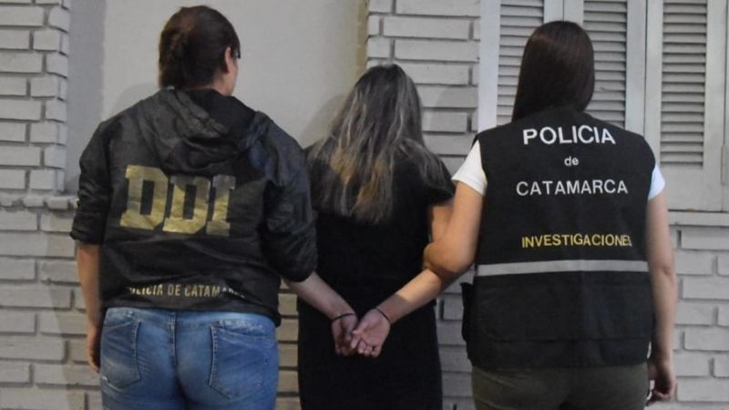 En pleno centro catamarqueño cayó una pareja que robaba vehículos