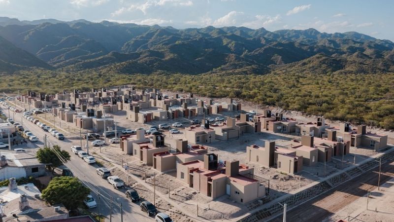 Familias recibieron sus hogares en el Barrio Parque La Gruta 3