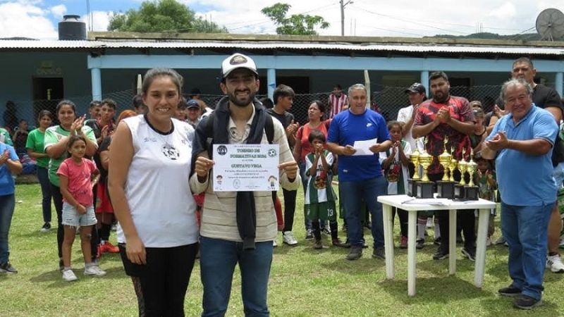 Reconocen a Gustavo Vega y Ambato Deportes