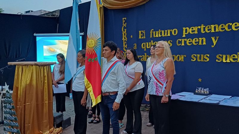 Nuevos profesionales: Egresados de la EDJA N°32 de Alijilán recibieron sus certificados