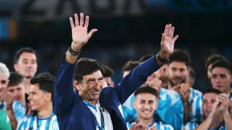 Costas arregló su continuidad en Racing para 2025