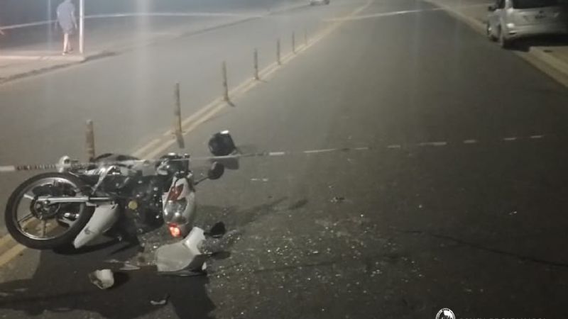 Chocaron una moto y un automovil