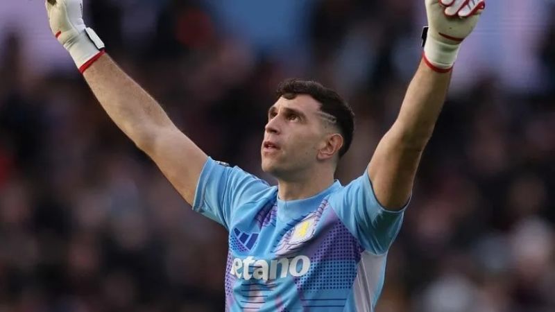 Aston Villa del “Dibu” venció al City