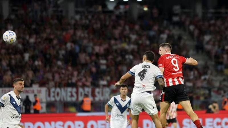 Estudiantes alzó el Trofeo de Campeones