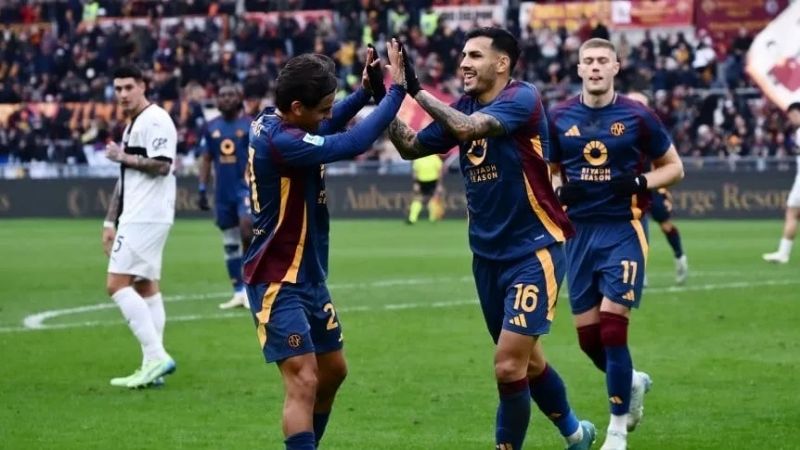 Roma ganó con doblete de Dybala y otro de Paredes