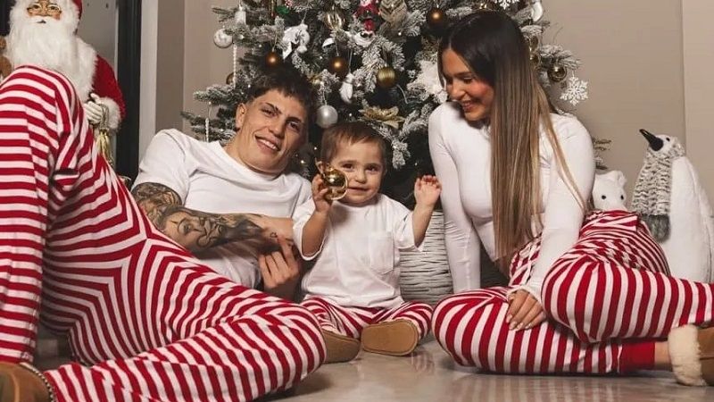 Jugando pádel, en las playas o disfrazados