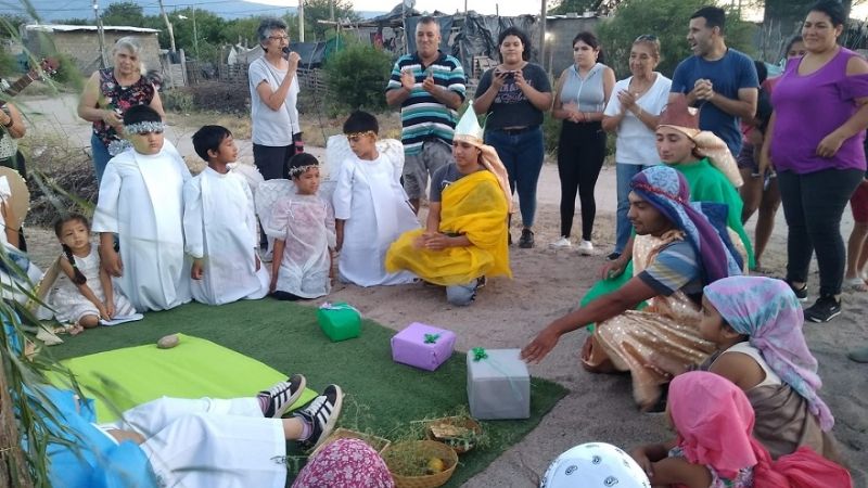 Pesebre viviente en el barrio Gauchito Gil