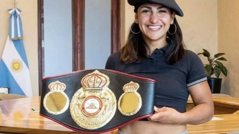 Le robaron el cinturon a "La Capricho" Romero