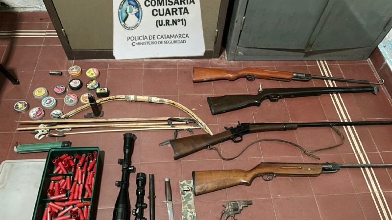 Fue denunciado por su mujer y le encontraron un arsenal