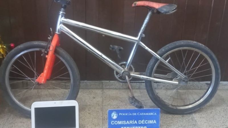 Recuperaron computadora robada y secuestraron bicicleta en operativo policial