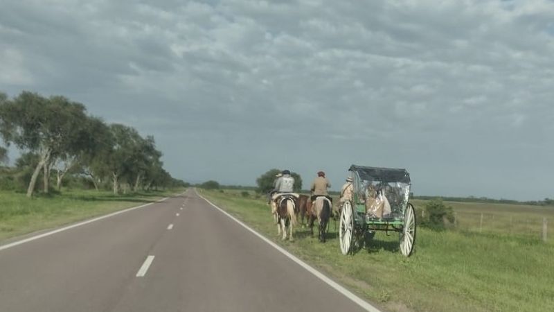 Por desplazamiento de peregrinos, transitar con precaución