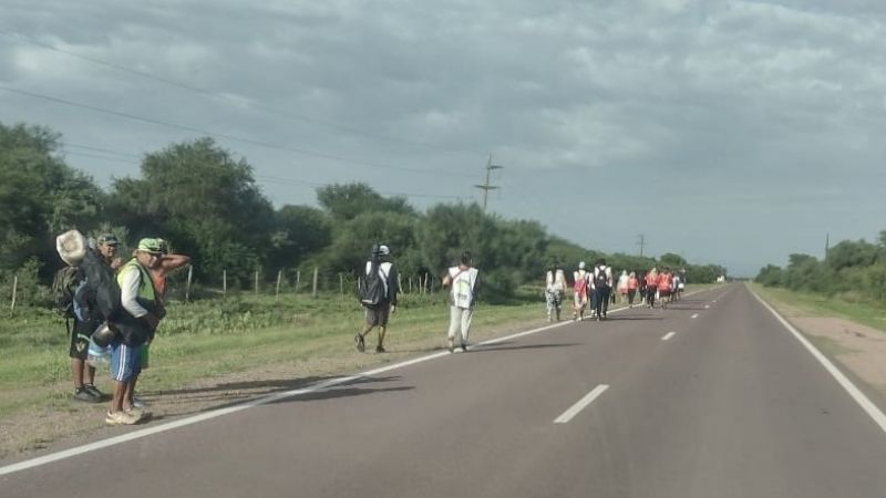 Por desplazamiento de peregrinos, transitar con precaución