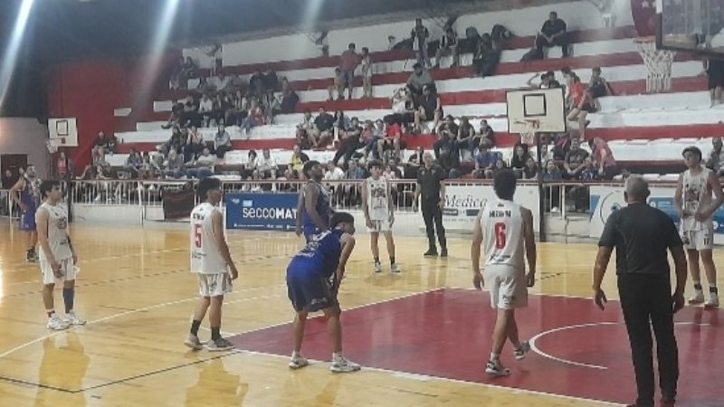 Red Star superó a Juventud en el inicio de la semi