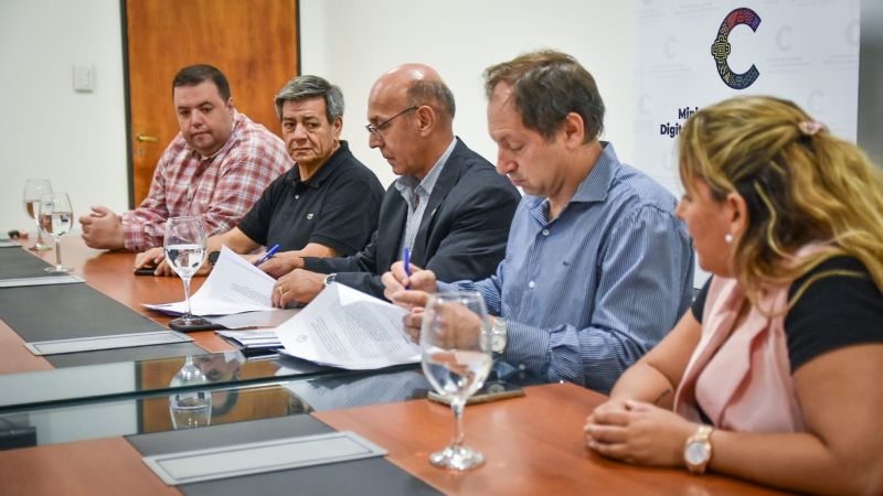 Acuerdan capacitación Facultad de Tecnología e Inclusión Digital 