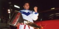 El Turco Asad junto al auto que nunca pudo manejar. Fue sorteado y con el tiempo despareció. Ahora lo encontraron pra celebrar los 30 años de auqel logro velezano, con la Copa Intercontinental, ante Milan. 