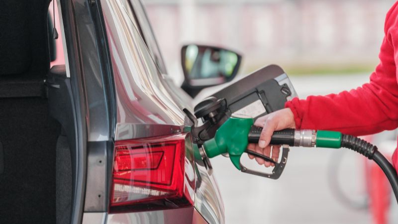 ¿Autocarga de combustible? El Gobierno apostará por la libertad en las estaciones de servicio