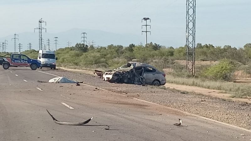 Chocaron un auto y un camión y murió uno de los conductores