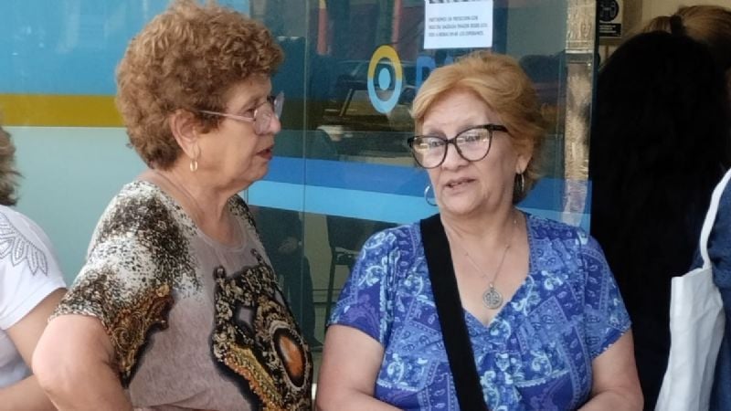 Afiliados del PAMI abarrotados haciendo trámites