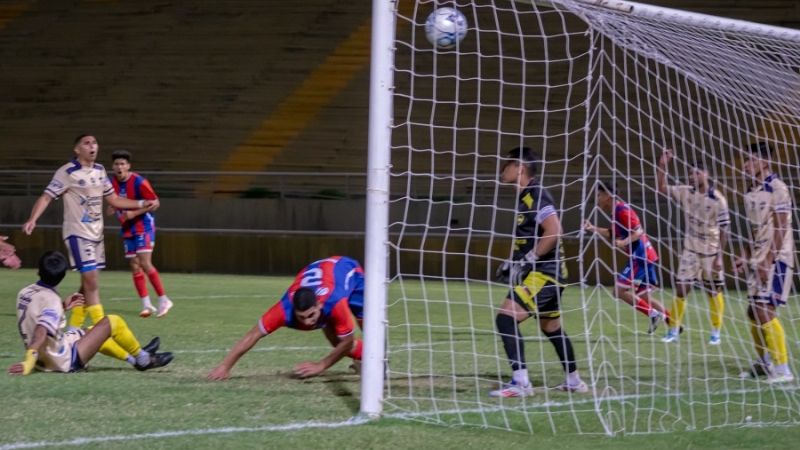 San Lorenzo goleó a Policial iniciando 8vos. del Regional