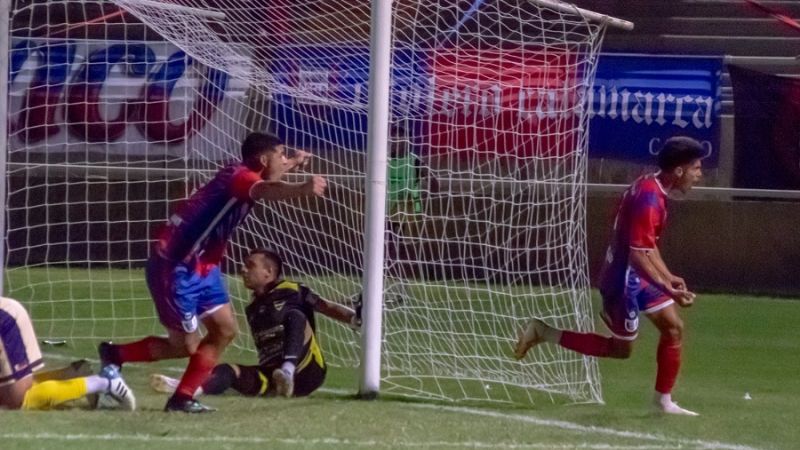 San Lorenzo goleó a Policial iniciando 8vos. del Regional