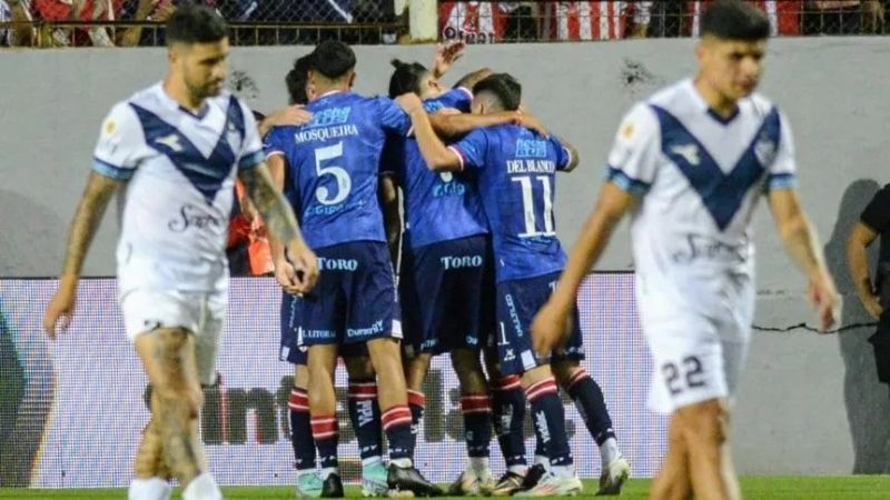 Vélez perdió con Unión y quedó un final de infarto