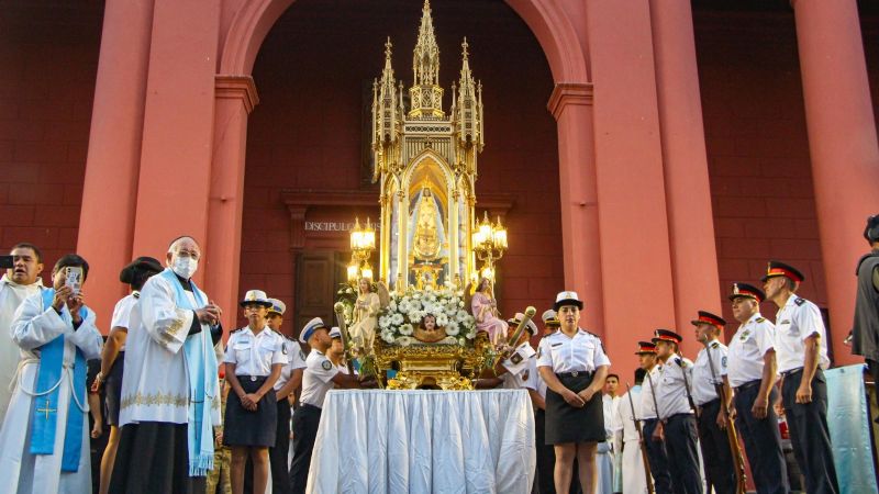 Conmovedora y multitudinaria procesión de la Virgen del Valle