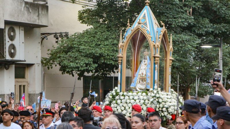 Conmovedora y multitudinaria procesión de la Virgen del Valle