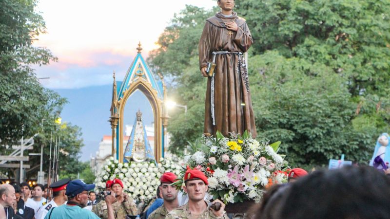 Conmovedora y multitudinaria procesión de la Virgen del Valle