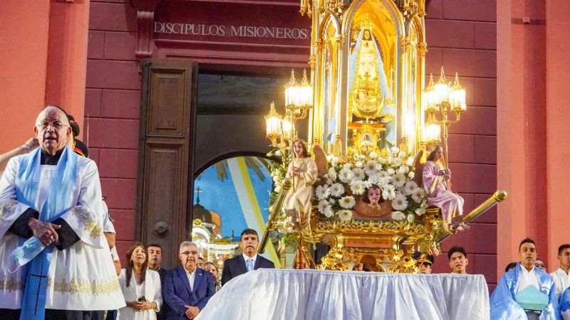 Conmovedora y multitudinaria procesión de la Virgen del Valle