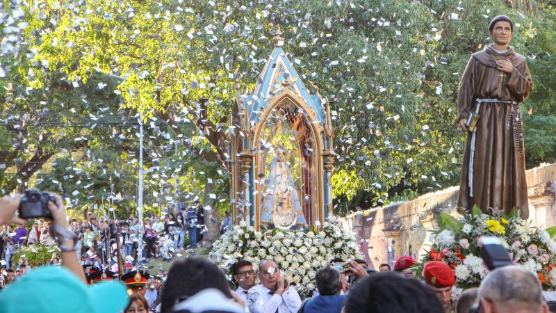 Conmovedora y multitudinaria procesión de la Virgen del Valle