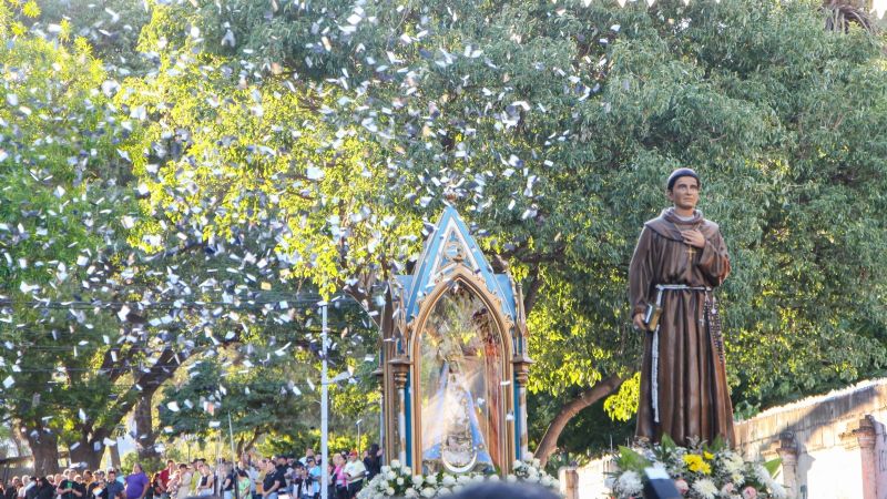 Conmovedora y multitudinaria procesión de la Virgen del Valle