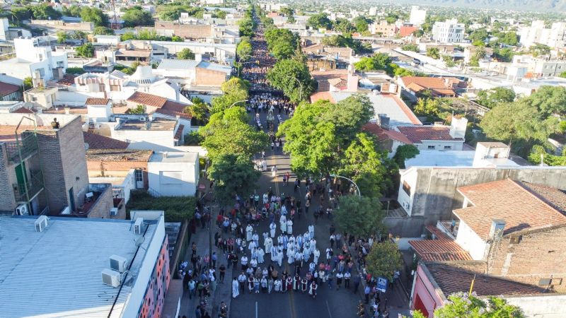 Conmovedora y multitudinaria procesión de la Virgen del Valle