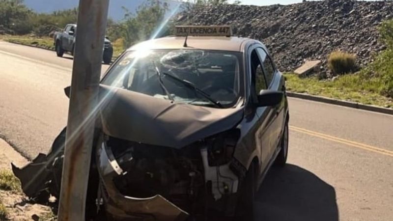 Se estrelló contra un poste