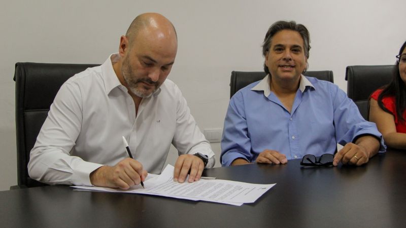 Firma de convenio para unificar la certificación para el ingreso escolar
