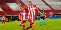 MAXIMILIANO ZALAZAR celebra su gol, el primero de Barracas frente a Atlético Tucumán.