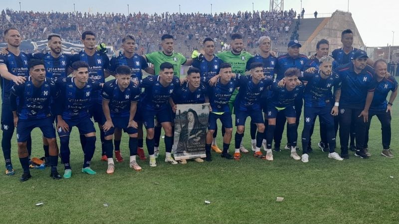 Sarmiento ascendió, como la “Mama Antula”