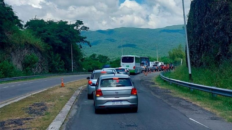Gran caravana de hinchas de Sarmiento llegó a Catamarca