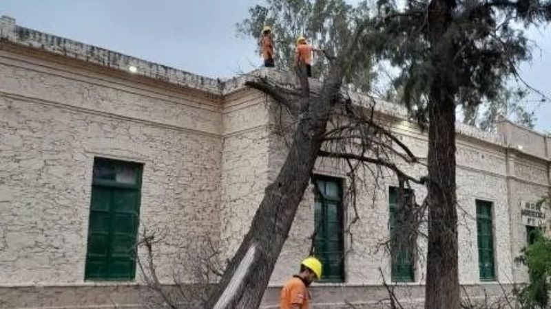 El viento causó daños en la Casa de la Cultura FME