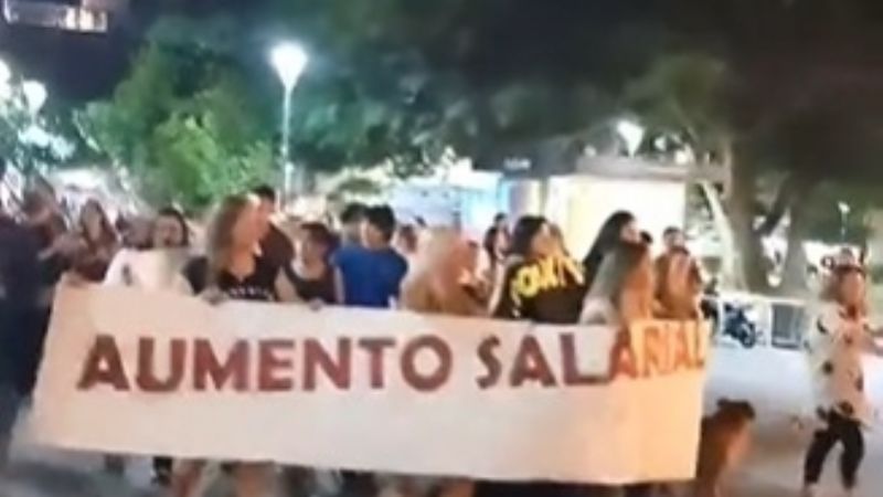 Nutrida protesta de docentes autoconvocados