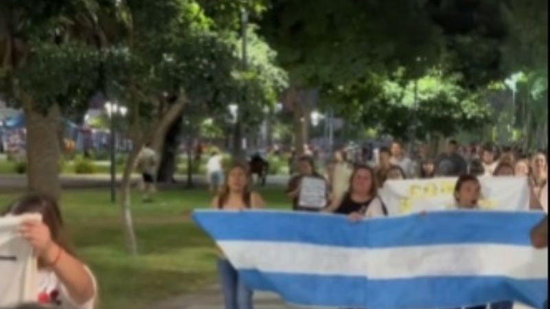 Nutrida protesta de docentes autoconvocados