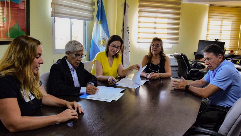 Convenio entre la UNCA y CAMYEN S.E.