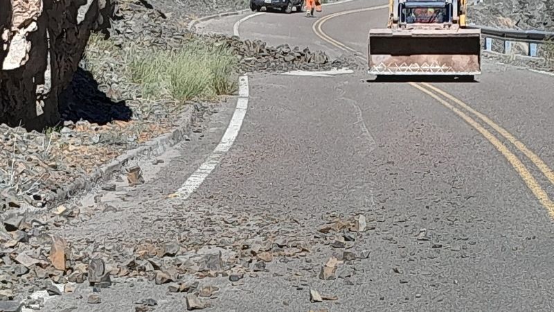 Despejan derrumbe en la Quebrada Las Angosturas