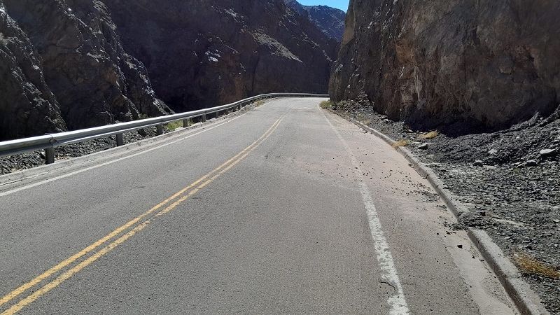 Despejan derrumbe en la Quebrada Las Angosturas