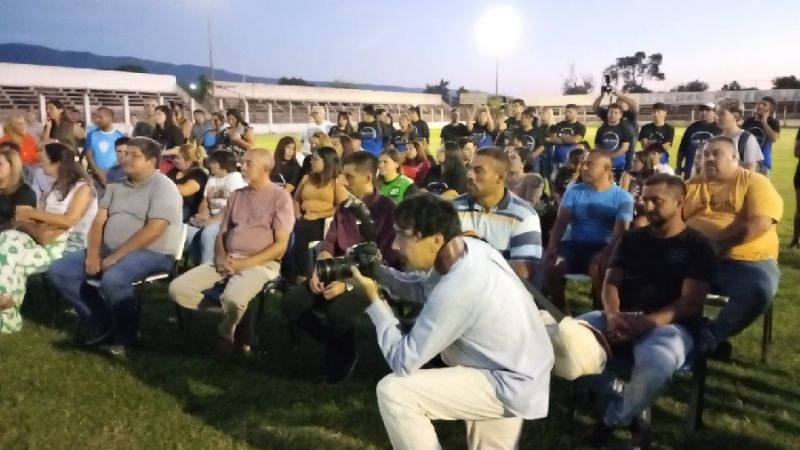 Entusiasta presentación de Nieva en Las Chacras