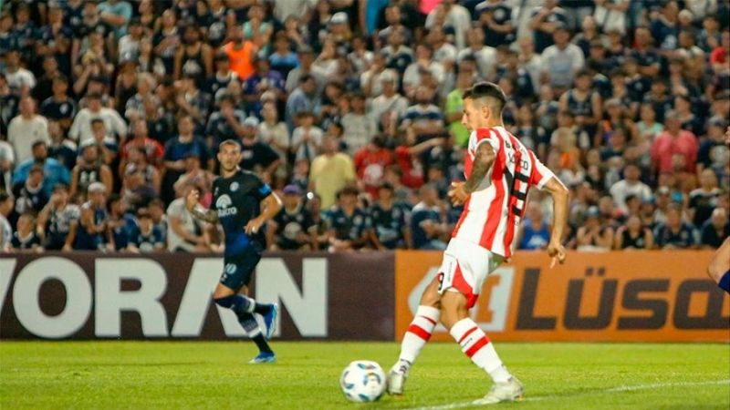 Instituto ganó en Mendoza y lidera con River