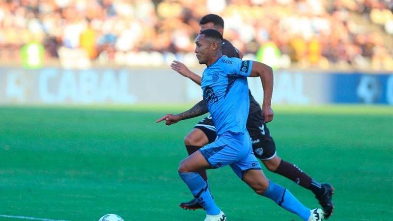 Instituto ganó en Mendoza y lidera con River