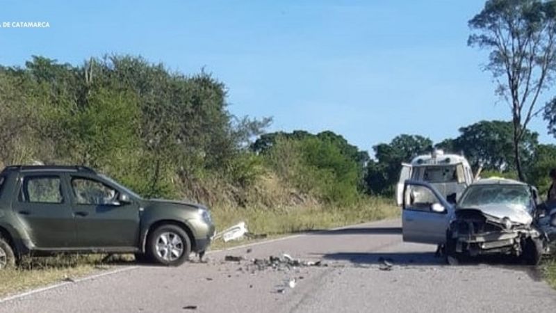 En Ancasti un auto y una camioneta chocaron