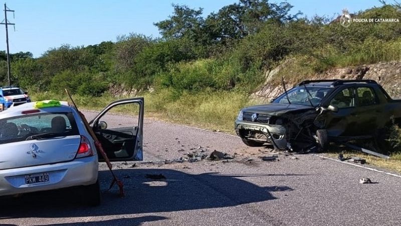 En Ancasti un auto y una camioneta chocaron