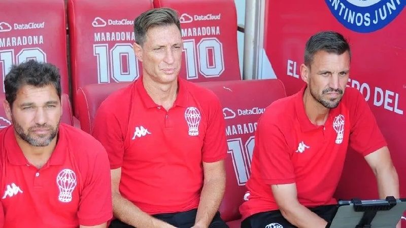 Sava ya no es el DT de Huracán