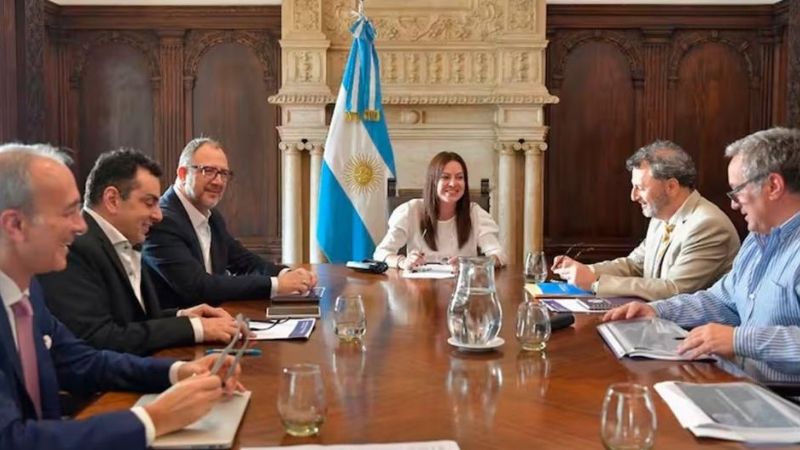 El Gobierno convocará a los gremios nacionales docentes